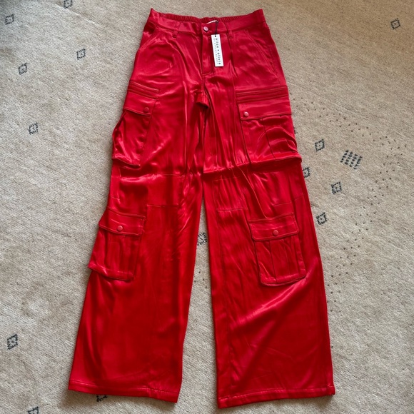 Alice & Olivia Satin Wide Leg Cargo Pants, Red, 4, NWT - Picture 4 of 8